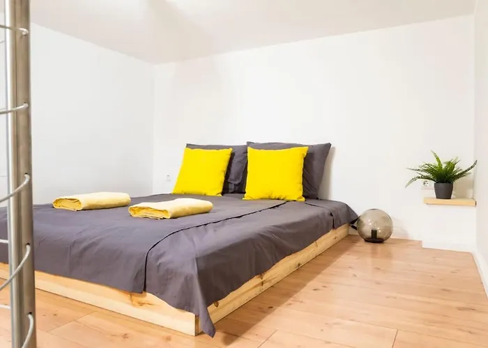 Spacious Two Br Plus Ac Plus Selfcheckin